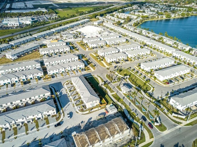 Building Photo - 1473 SE 6th Ter