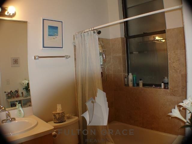 Building Photo - 1260 N Greenview Ave