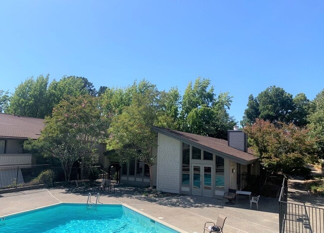 Building Photo - 1437 Marchbanks Dr