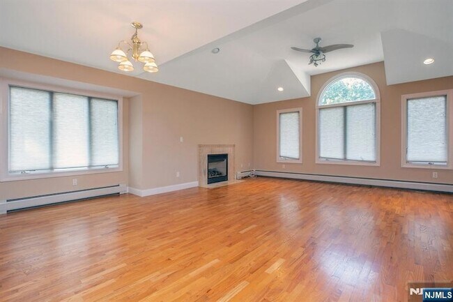 Building Photo - 470 Chestnut St