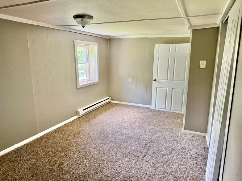 Building Photo - 2570 Sanger Ln