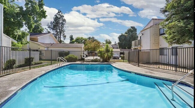 Building Photo - 712 McCoy Ct