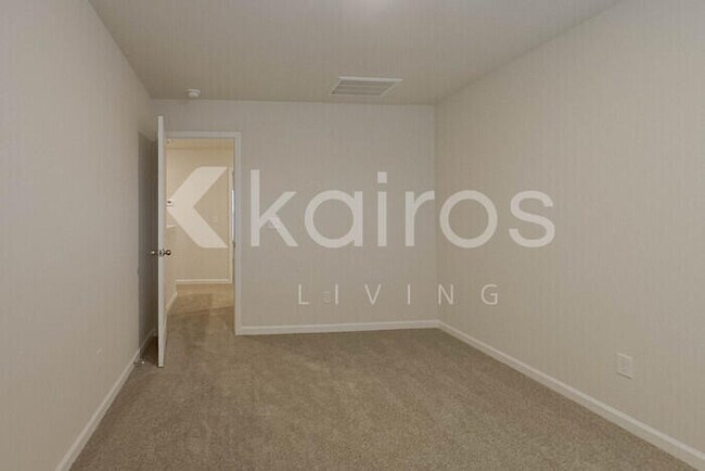 Building Photo - 2279 Banyon Cir