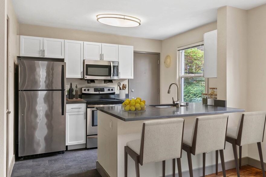 Primary Photo - Cadence