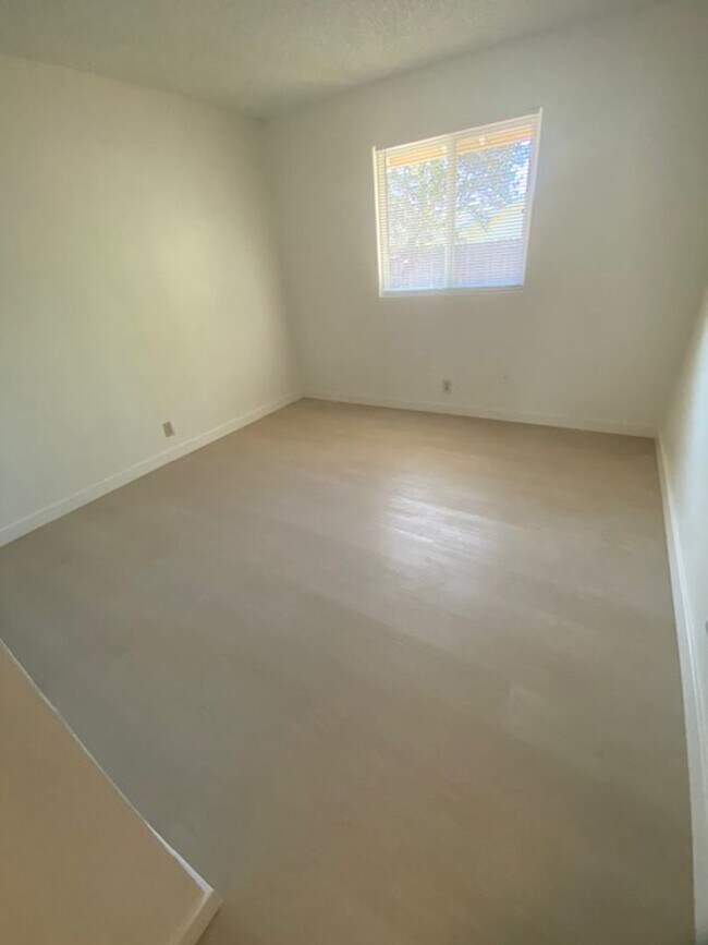 Building Photo - 1118 Woodridge Dr