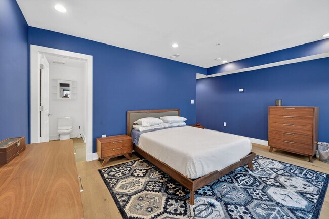 Building Photo - Boutique Condo Near Shaw Metro & Bloomingdale