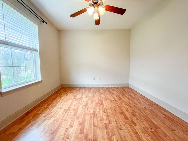 Building Photo - 6000 Boxelder Trail