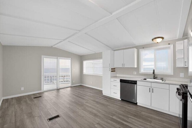 Building Photo - 436 4th Ave