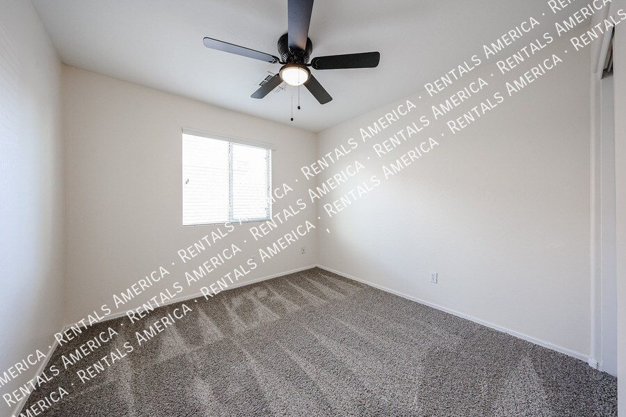 Building Photo - 1517 S 219th Dr