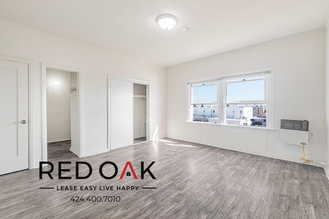 Building Photo - 746 S Coronado St