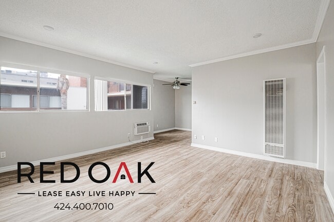 Building Photo - 15405 Vanowen St