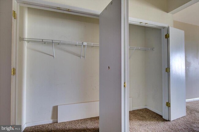 Building Photo - 316 Bridge St