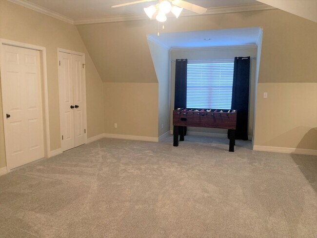 Building Photo - CARRIAGE OAKS CROSSING