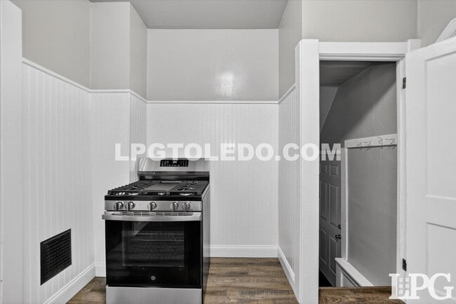 Building Photo - 128 Carbon St