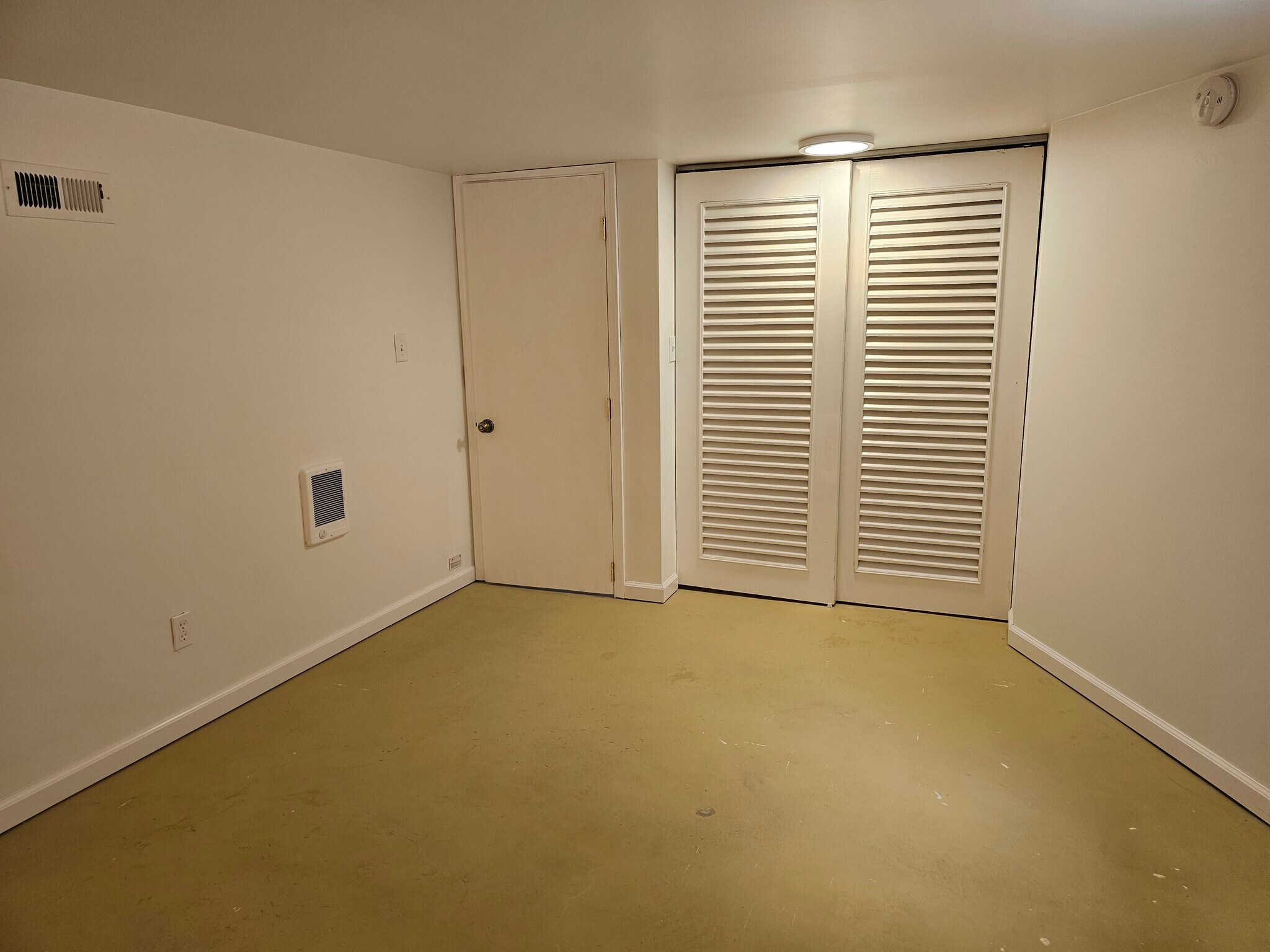 Building Photo - 309 NE Graham St