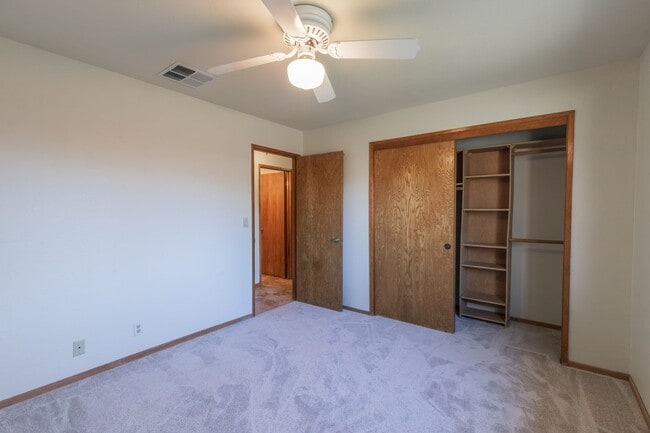 Building Photo - 3 bed, 2 bath home AVAILABLE NOW FOR RENT! $1,800/month.