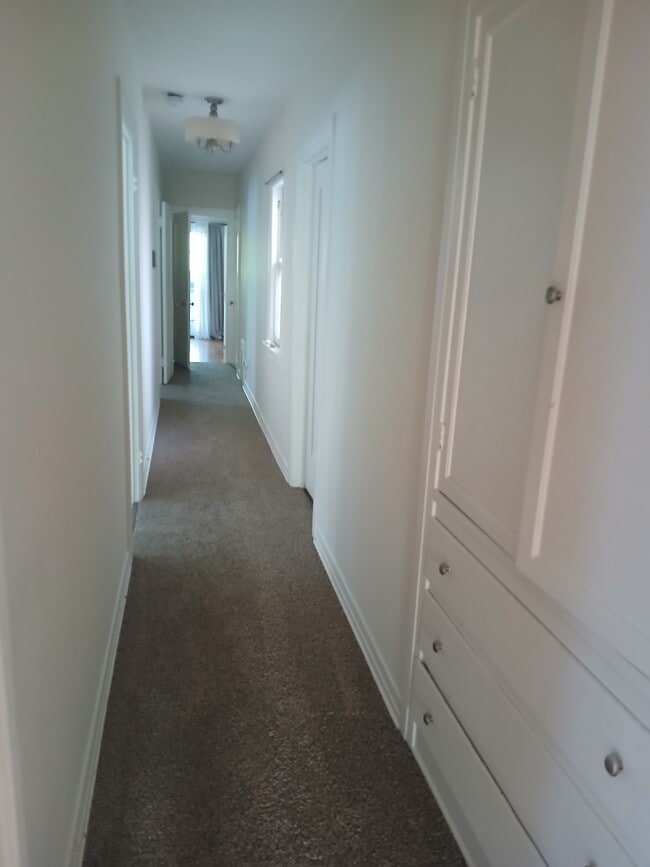 hallway - 618 N La Jolla Ave