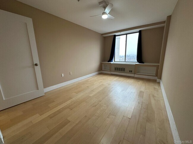 Building Photo - 64-05 Yellowstone Blvd