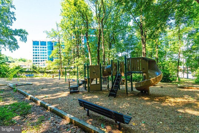 Building Photo - 8340 Greensboro Dr