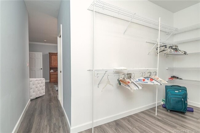 Building Photo - 246 N Shore Rd