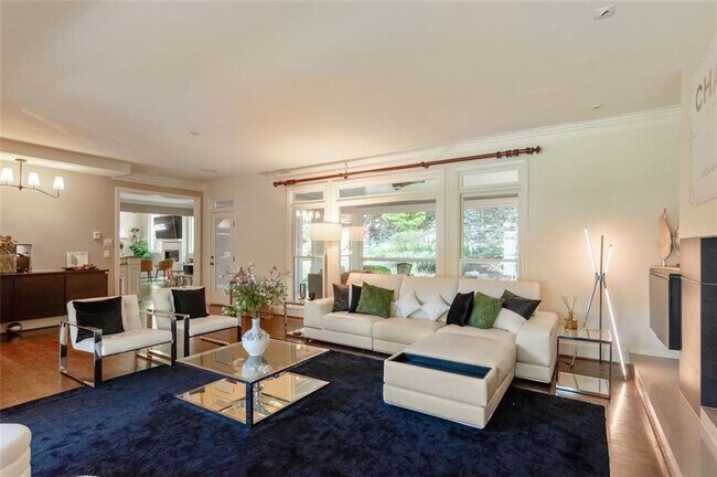 Building Photo - 3850 Glenhurst Dr