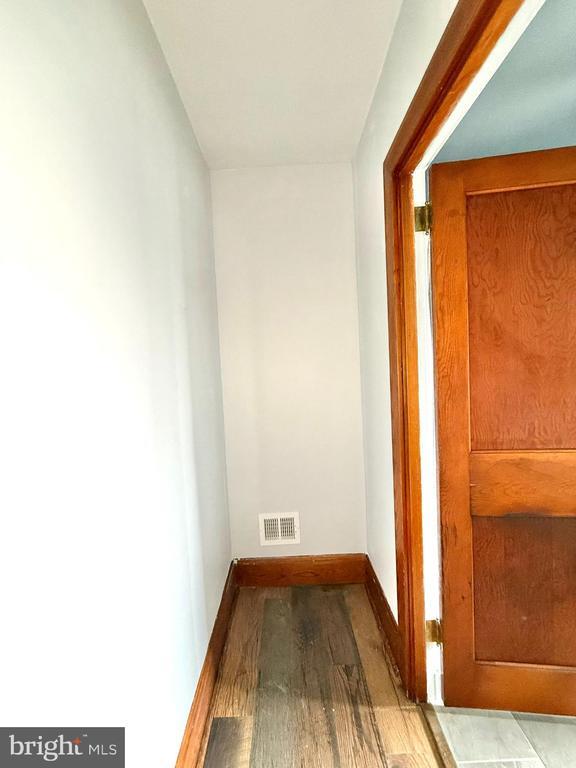 Building Photo - 295 E Main St