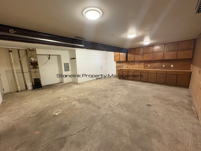 Building Photo - 27A-27B Laurel Lane