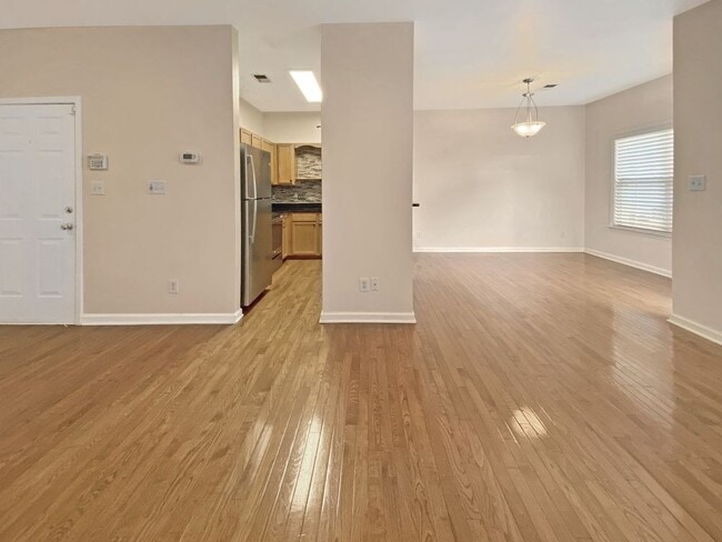 Building Photo - 2037 Lennox Square Rd