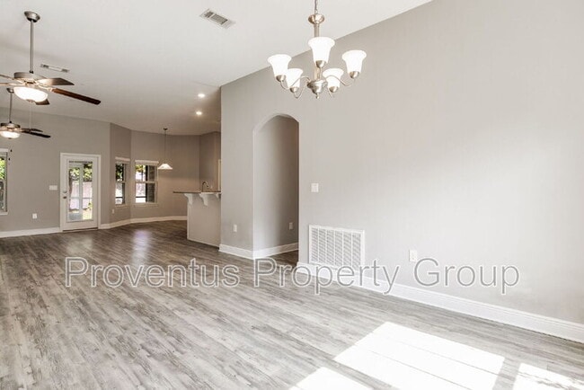 Building Photo - 3111 Hickory St