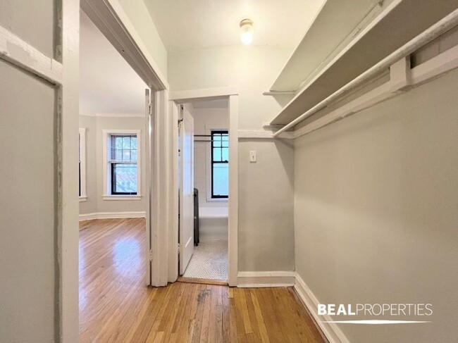 Building Photo - 1 bedroom in CHICAGO IL 60625