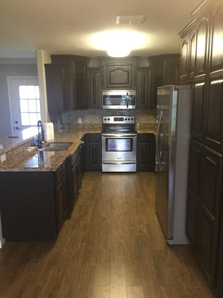 Kitchen - 2909 Alice Ln