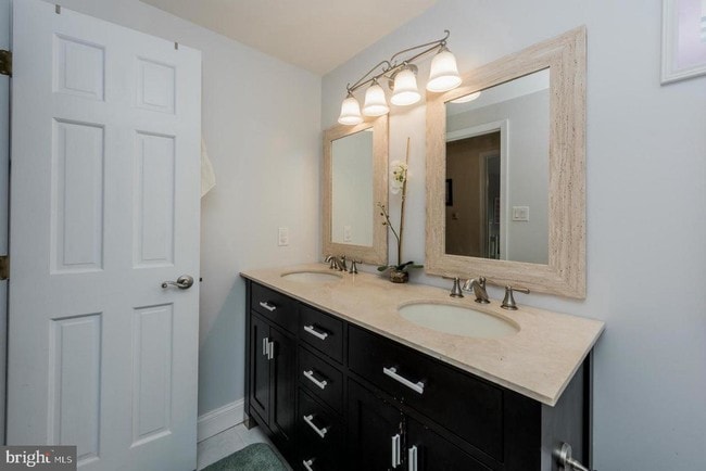 Building Photo - 6135 Waterloo Rd