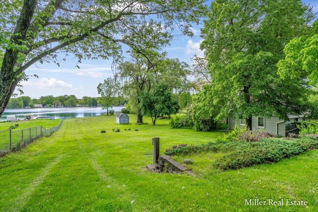 Building Photo - "Charming 3-Bedroom Lakehouse retreat with Spacious 2128 Sq Ft Layout in Hastings, MI!"