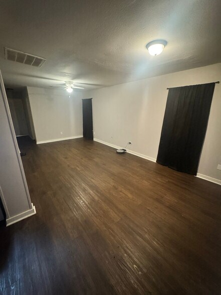 Building Photo - 802 Abney Ave