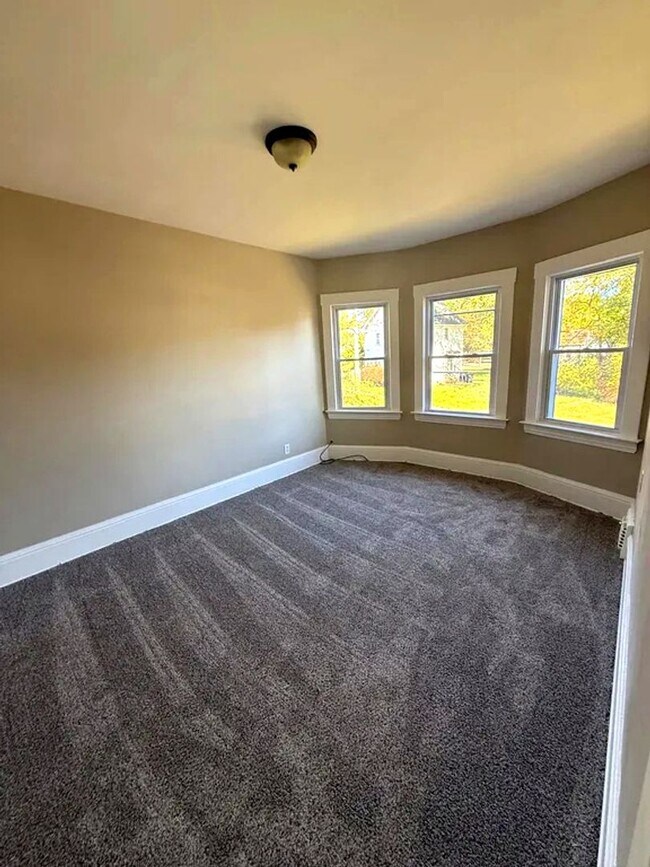 Building Photo - Charming Renovated Single-Family Home with Spacious Layout