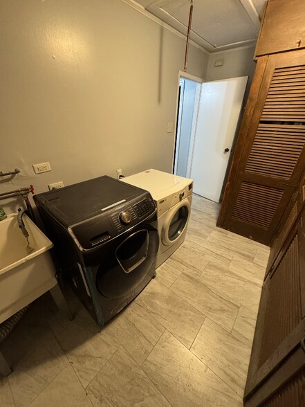 Building Photo - 437 Navajo St