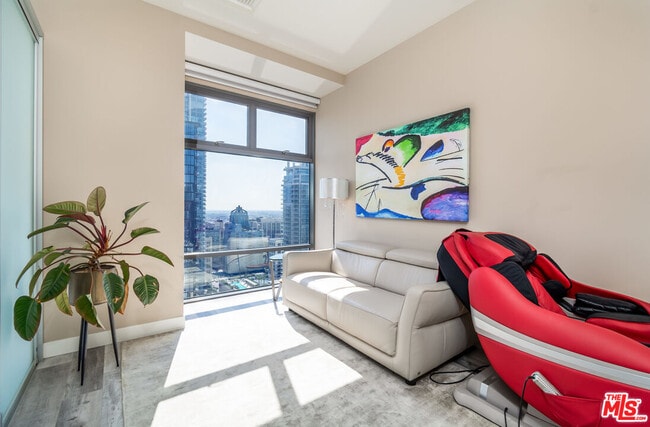 Building Photo - 801 S Grand Ave