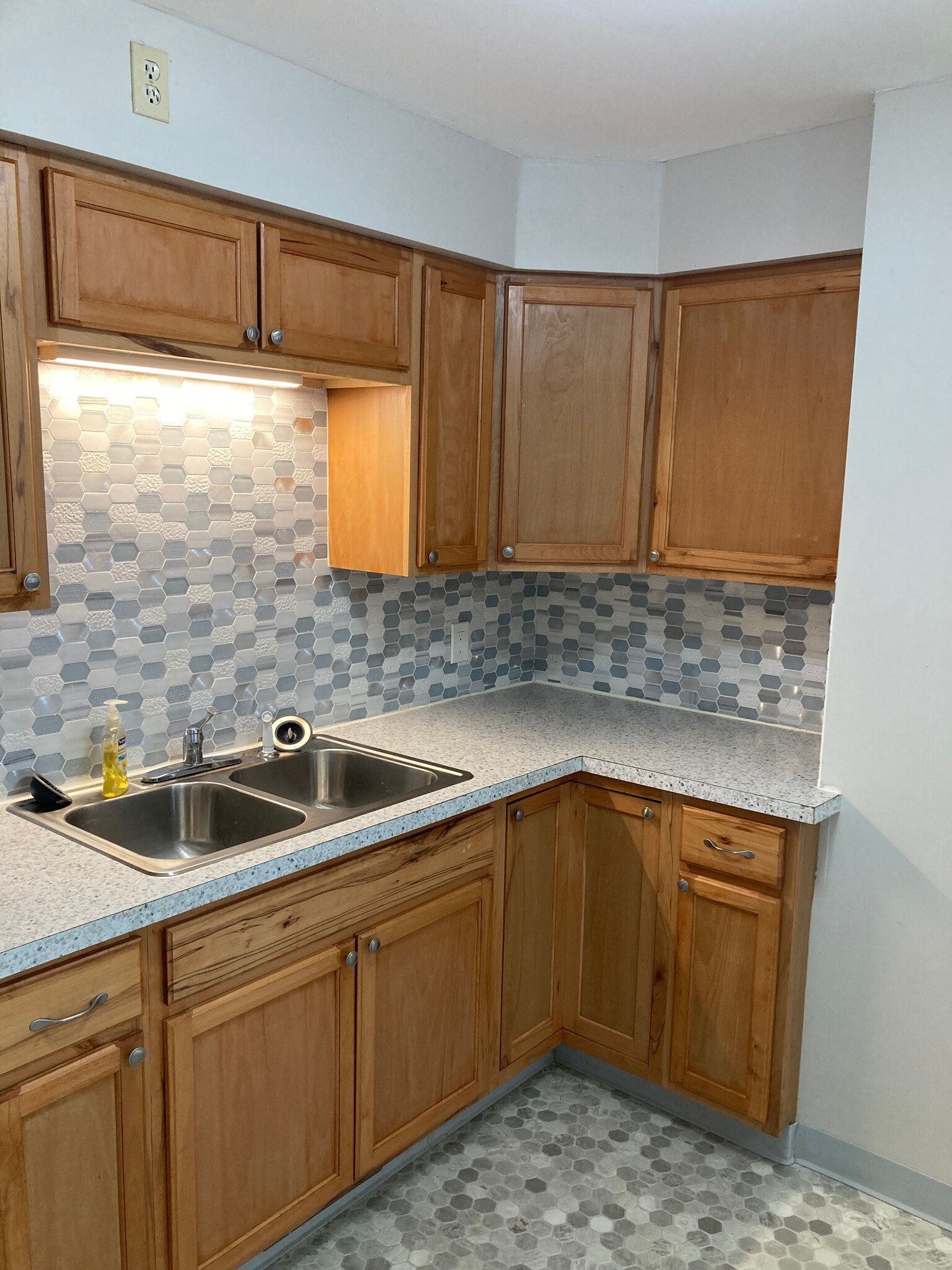 Kitchen - 8591 Slusser Rd