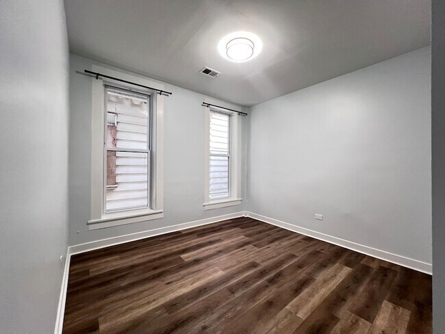 Building Photo - 7026 S Wentworth Ave