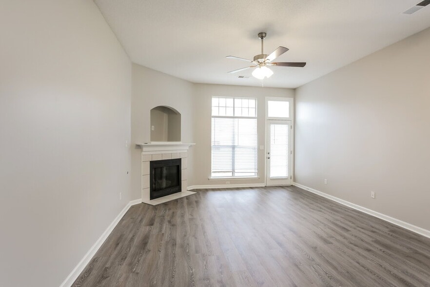 Building Photo - 4844 Pine Forrest Dr