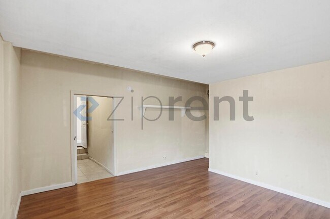 Building Photo - Unit