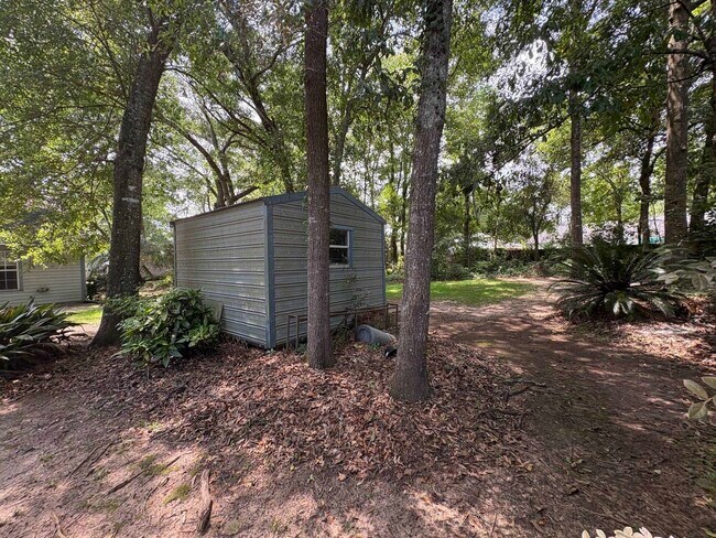 Building Photo - 460 Merlin Ct