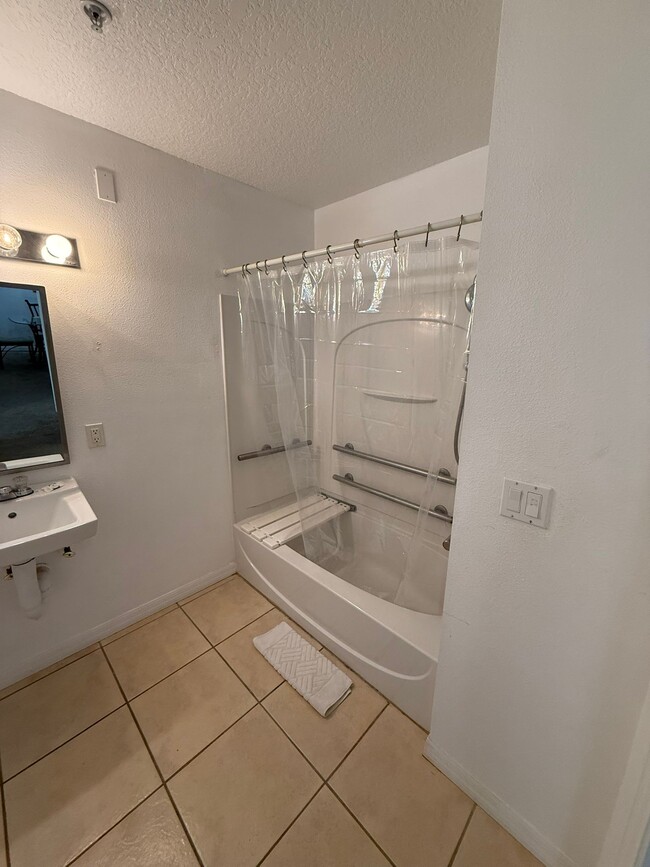 Building Photo - 2740 Club Cortile Cir