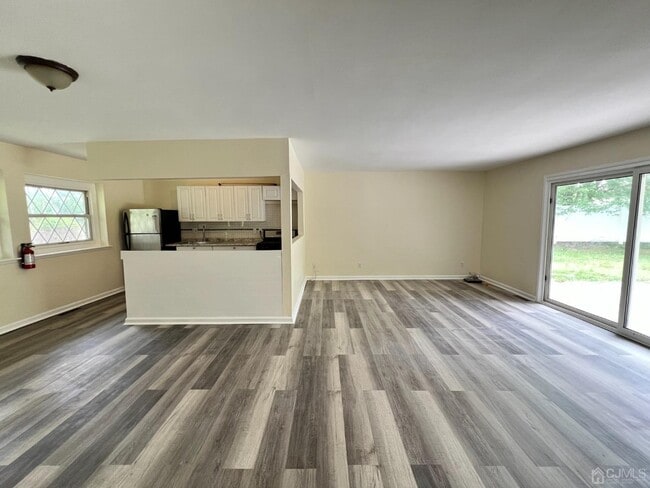 Building Photo - 6 Poe Ct