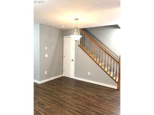 Unit2 - 6867 N Fessenden St