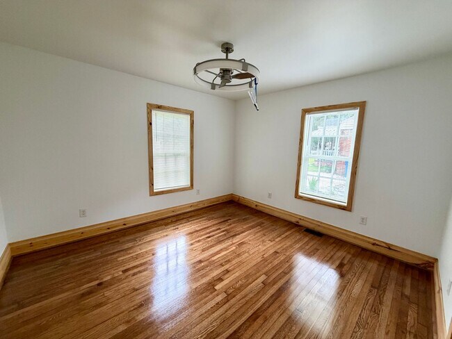 Building Photo - Forest Acres