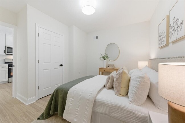 Building Photo - 414 6th St