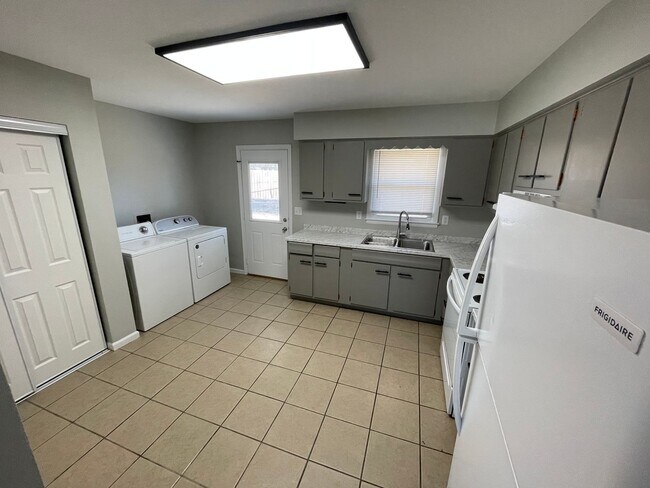 Building Photo - 3351-3353 Woodmar Ct.