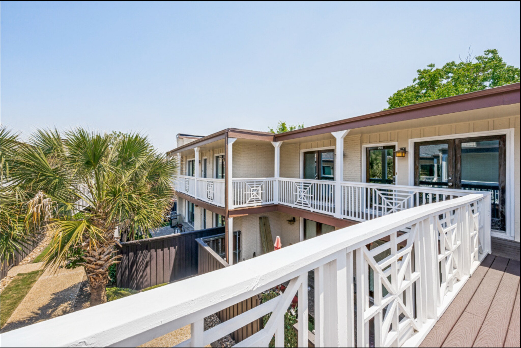 Building Photo - 5930 Sandhurst Ln