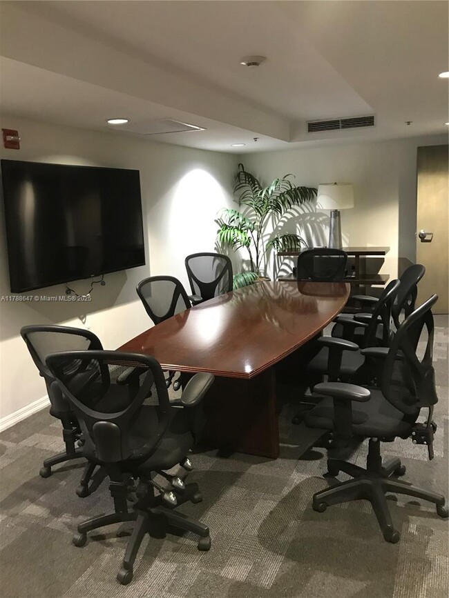 Building Photo - 1155 Brickell Bay Dr